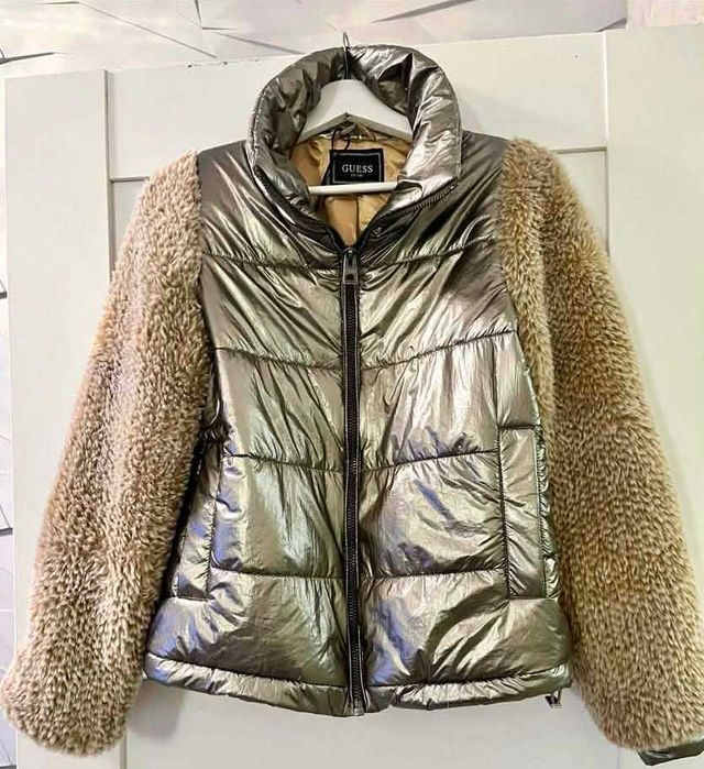 Kurtka Guess ze sztucznym futrem