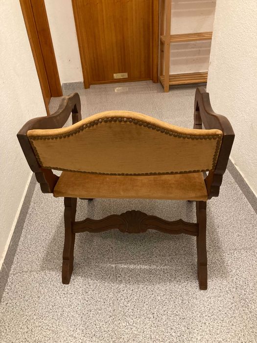 Cadeirão de madeira para restaurar