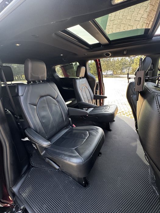 Wynajem minivan bus Chrysler Pacifica 7 osobowy!