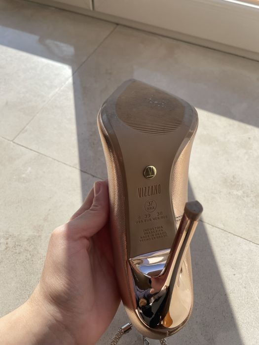 Sapatos altos dourado Vizzano