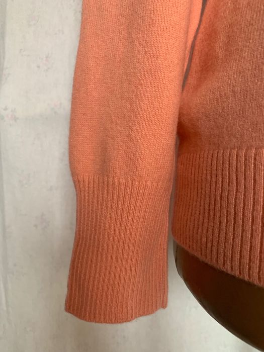 Кашеміровий жіночий светр персикового кольору. Розмір М.