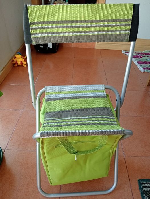 Banco com encosto e saco térmico