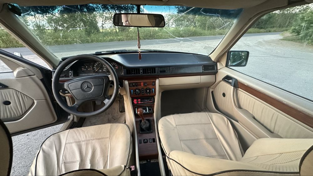 Mercedes-Benz E-Class W124