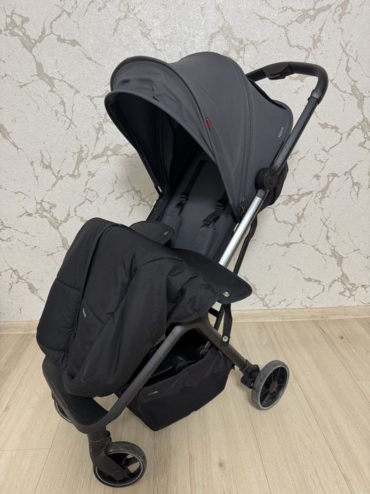 «Прогулянкова дитяча коляска Carrello Nova»