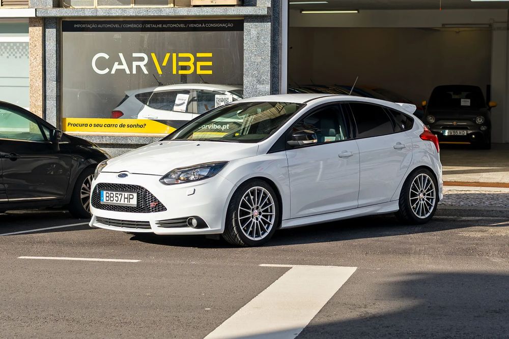 Ford Focus 2.0 EcoBoost ST c/ Pack Pele Desportiva