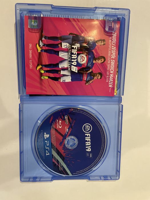 Пс 4 слим на 500гб і з Fifa19