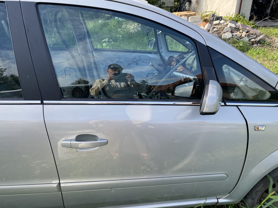 Drzwi Opel Zafira B kolor z167