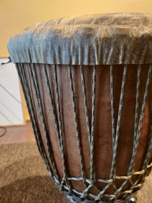 Djembe średnica 32 cm. W pełni sprawne + pokrowiec transportowy. Ruda