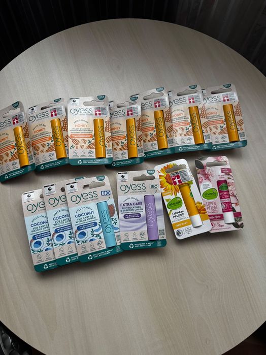 Гігієнічна помада-блиск OYESS, Alverde