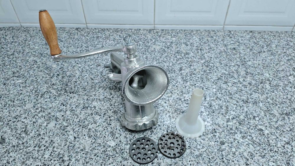 Máquina de Picar Carne KitchenCraft Nº 8 – NOVA c/ 3 Discos e Funil