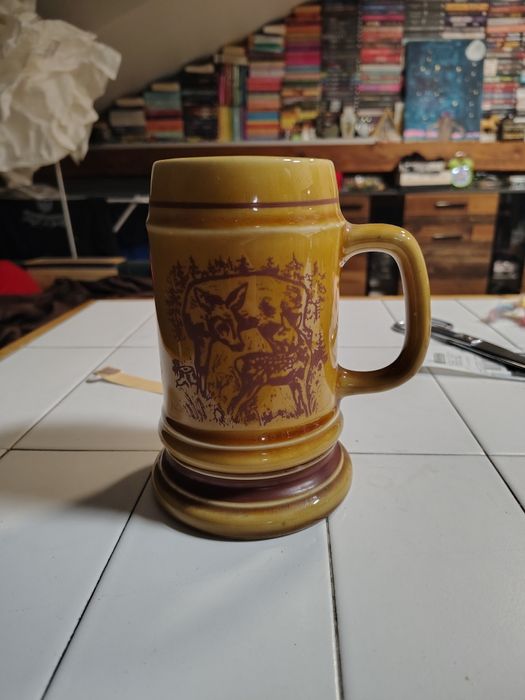 Piękny sygnowany kufel. Czytać Opis