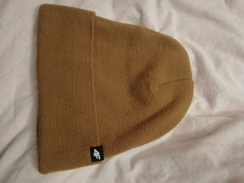 Czapka beżowa 4f