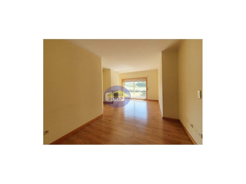 Apartamento T2 em Canelas