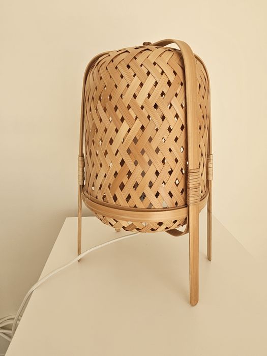 Candeeiros de mesa IKEA KNIXHULT em bambu