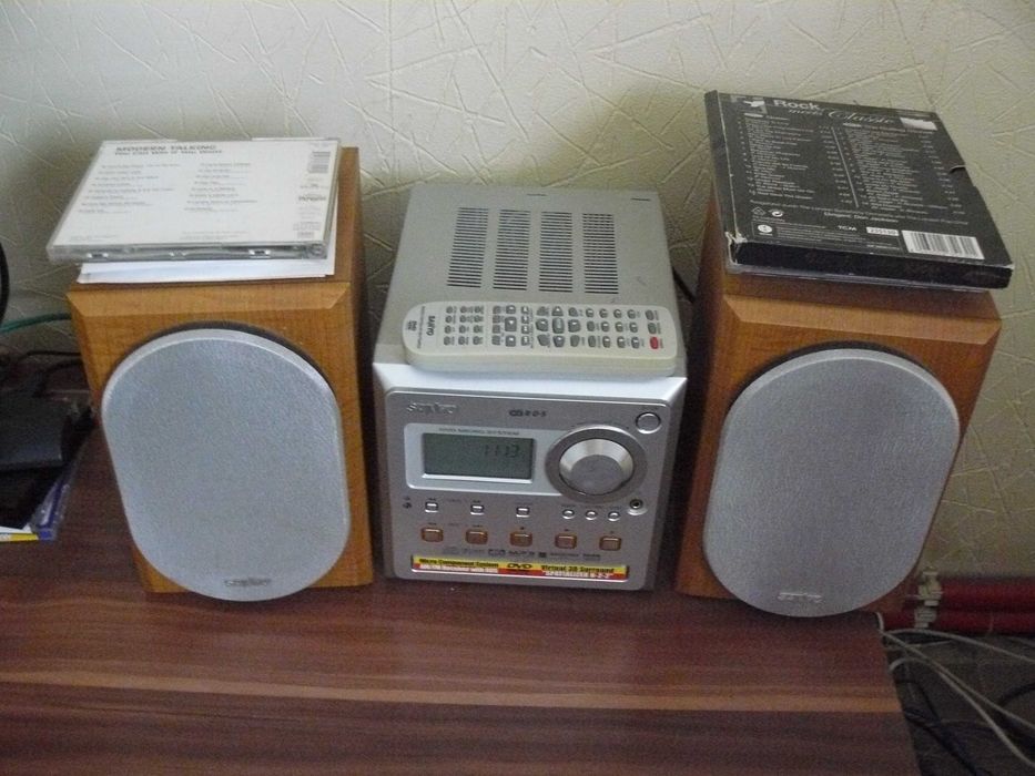 Wieża Sanyo RDS z pilotem mp3 dvd