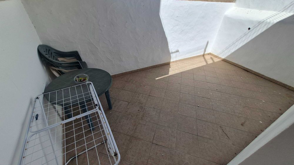 Aluga-se T1 em Albufeira a professor(a), durante o ano letivo (setembro 96 - julho 97)