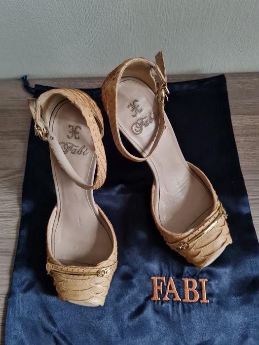 Босоножки из змеиной кожи FABI