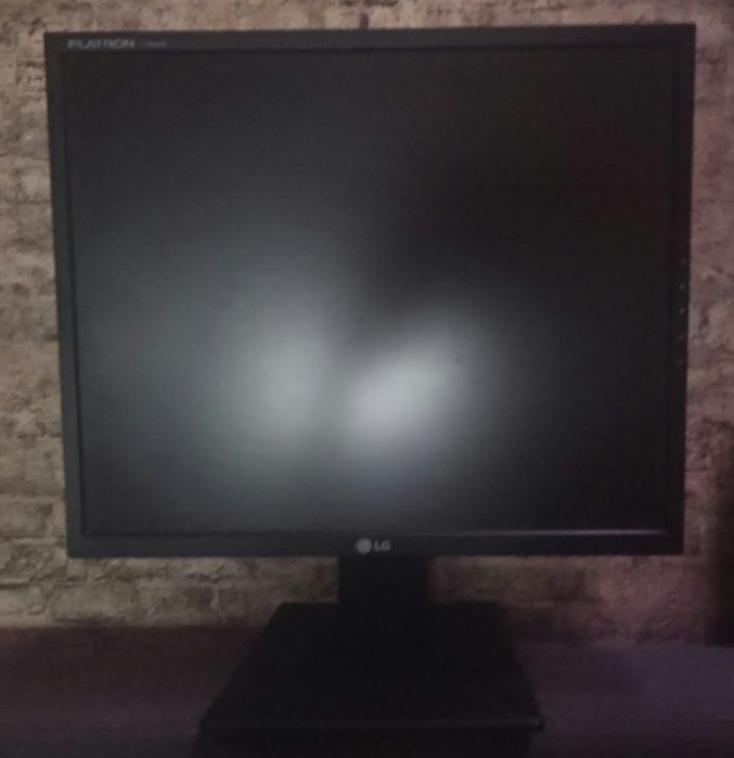 монітор LG L1952HR-BF