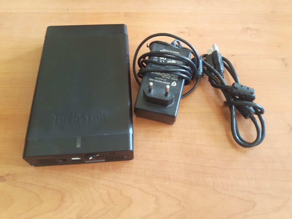 Dysk zewnętrzny 500GB wielkości 3.5 cala z zasilaniem