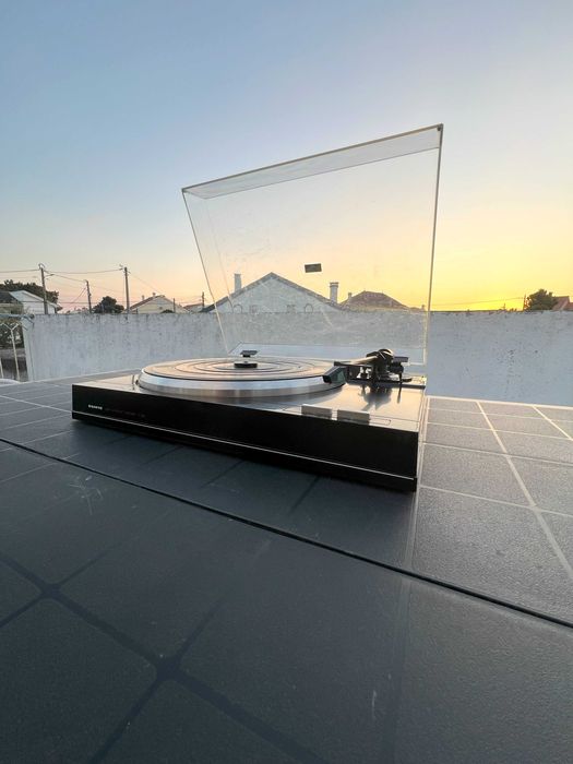 Gira-discos Sanyo TP 266 vintage semi-automático