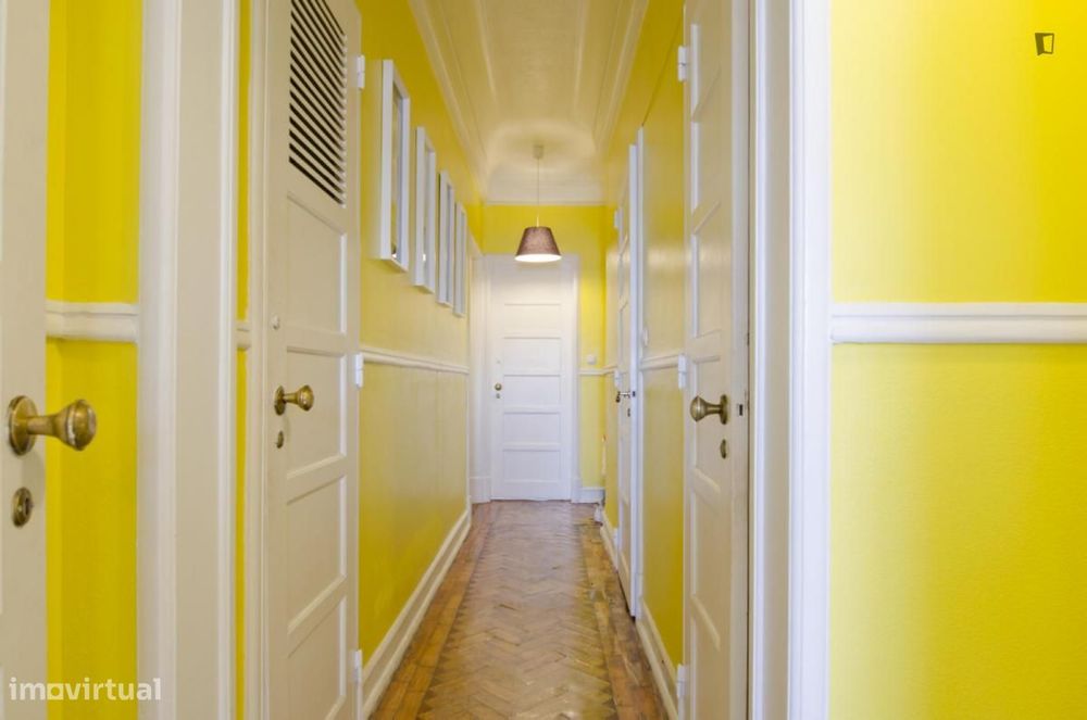 Quarto - localizado em Intendente Lisbon