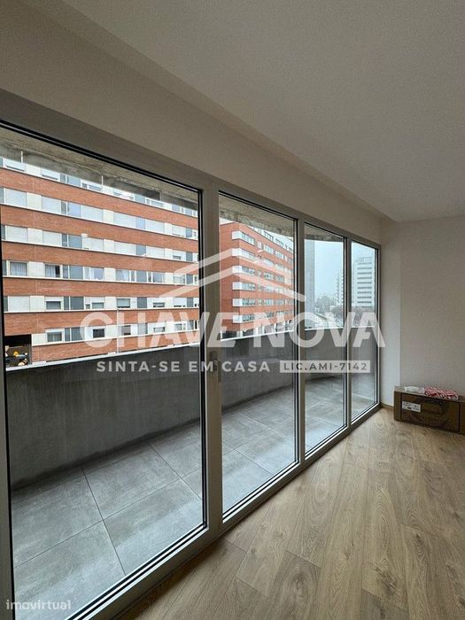 Apartamento T2 novo c/ 2 lugares de Garagem no Porto (Bessa)