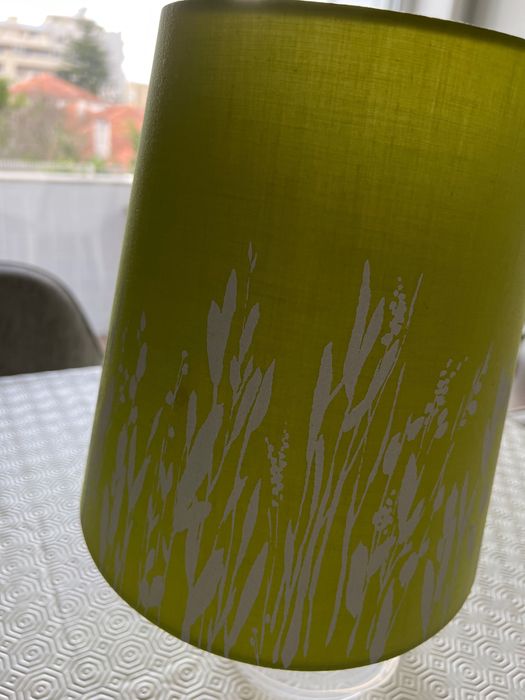 Abajur de candeeiro impecável muito bonito