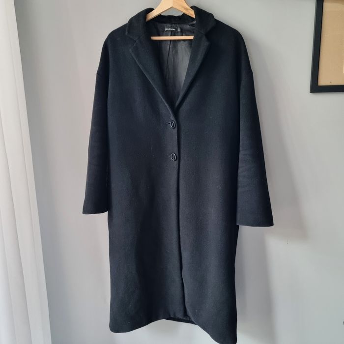 Płaszcz czarny Stradivarius