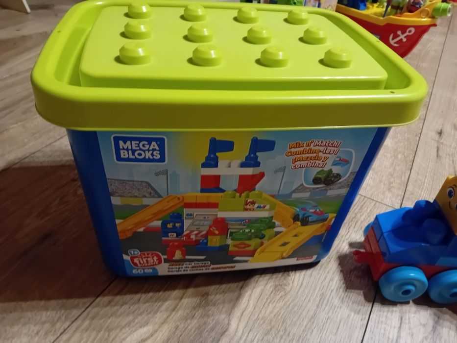 Mega Bloks garaż i pociąg