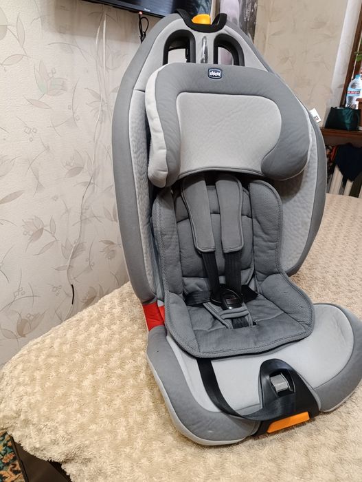 Автокрісло Chicco Gro-up 1-2-3
