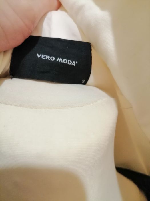 Vero Moda - kremowy płaszcz