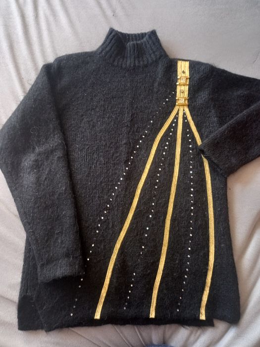 Жіночий светр шерстяний
