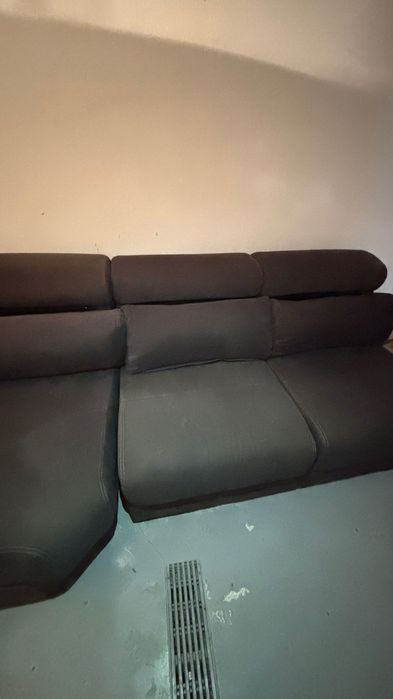 Sofa Cinza Escuro Gato Preto