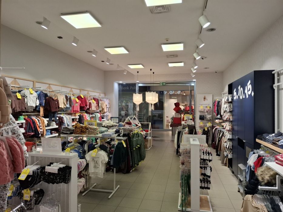 Wyposazenie/meble sklepu odziezowego 5.10.15