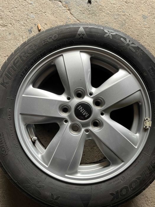 Sprzedam Felgi aluminiowe z oponami letnimi 15x175x65 Mini Cooper