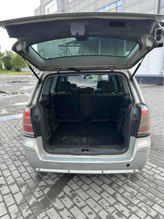 Продам Opel Zafira B 1.9 дизель ,нерозмитненна