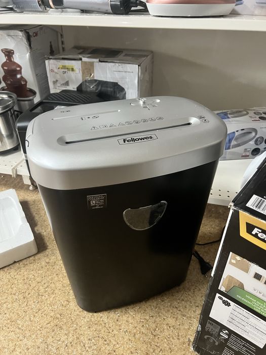 Шредер.подрібнювач паперу