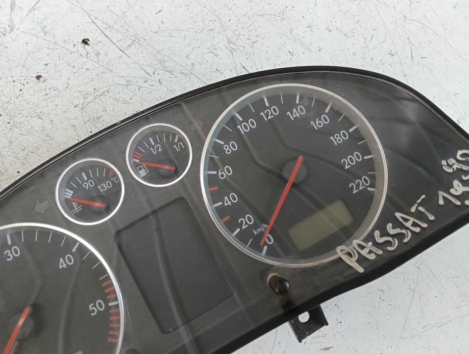 Licznik Zegary Volkswagen Passat b5 1.9 tdi 3B0,920,929A WYSYŁKA