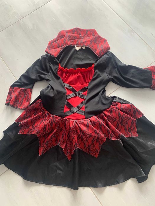 sukienka halloween wampirzyca na ok128-134cm