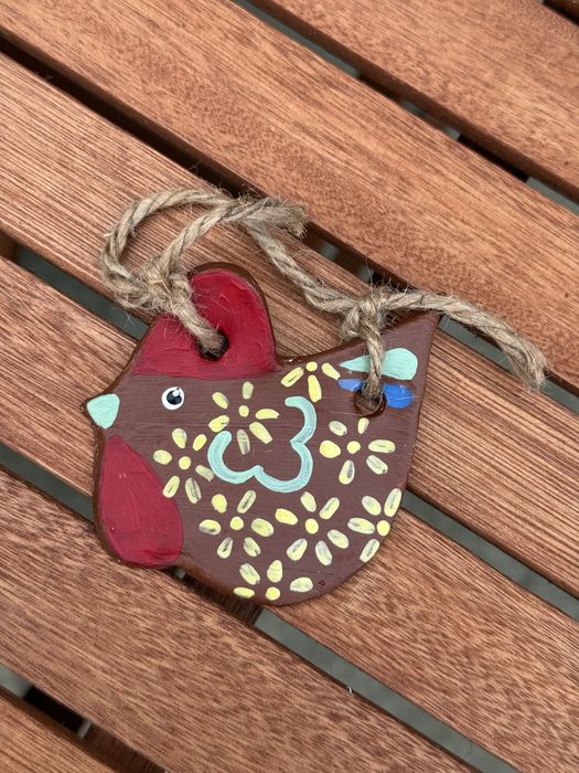 Brązowa kura ceramiczna zawieszka ozdoba wielkqnocna boho kwiaty