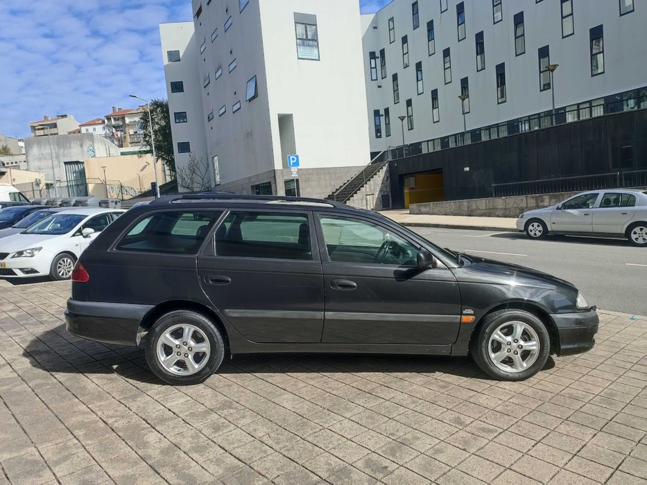 Toyota avensis SW 2.0 d4-d 110cv de 2001