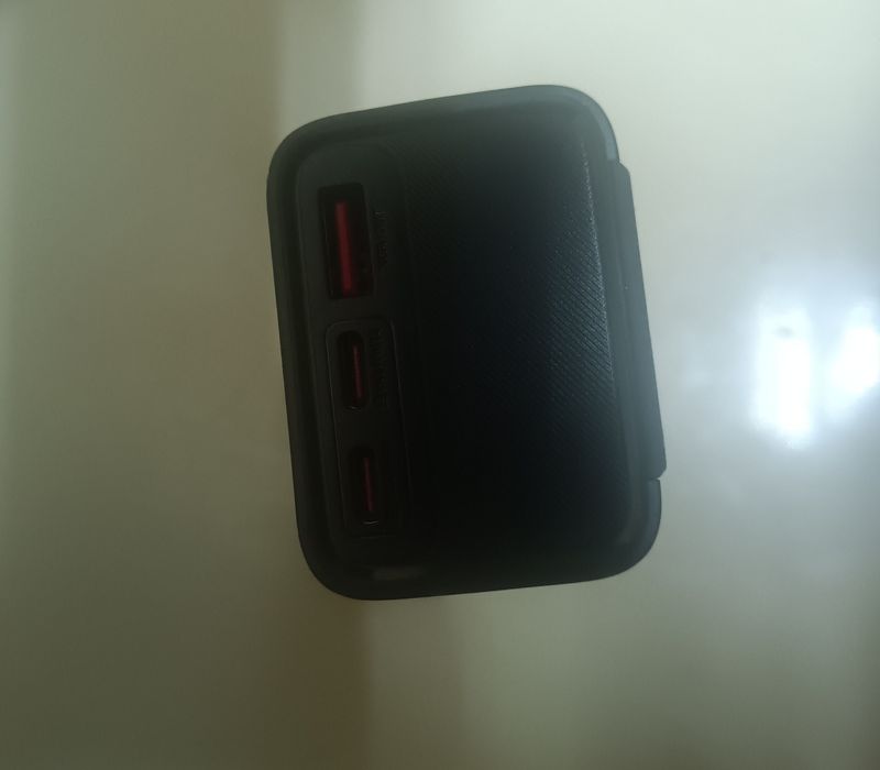 Продам повербанк PD100