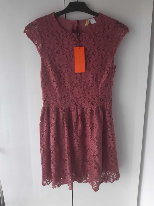NOWA: Piękna koronkowa sukienka (ok. S)