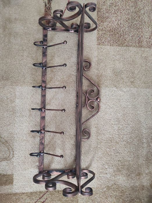 Metalowy wieszak