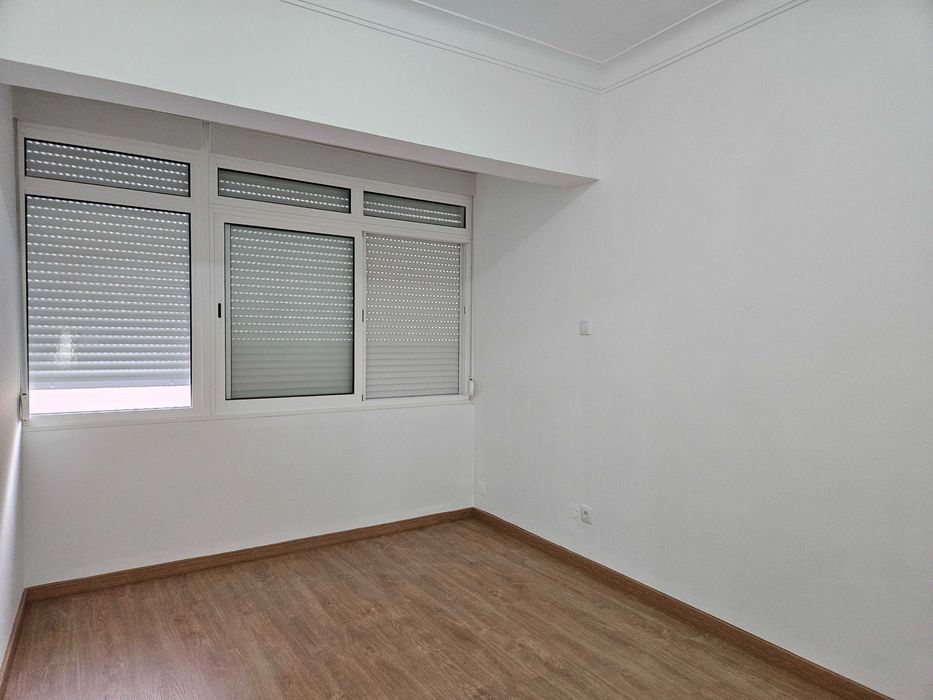 Apartamento T2 para arrendamento - ao Largo 1º de Maio, Brandoa