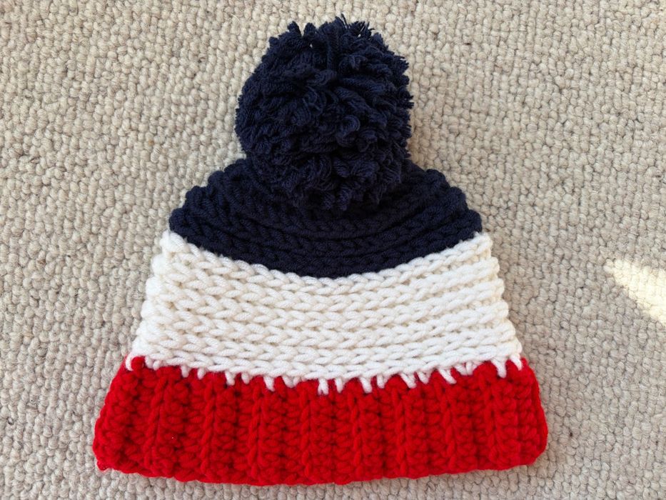Czapka zrobiona na szydełku