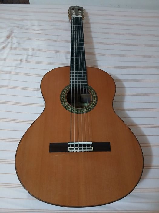 Guitarra Clássica Alhambra 5P e 1C,  a 5P com saco e  1C.