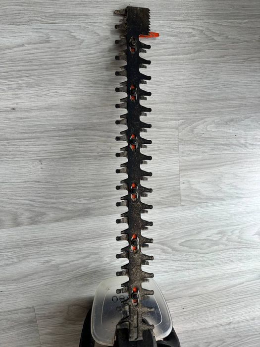Електричний кущоріз BLACK+DECKER BEHTS401, 500W