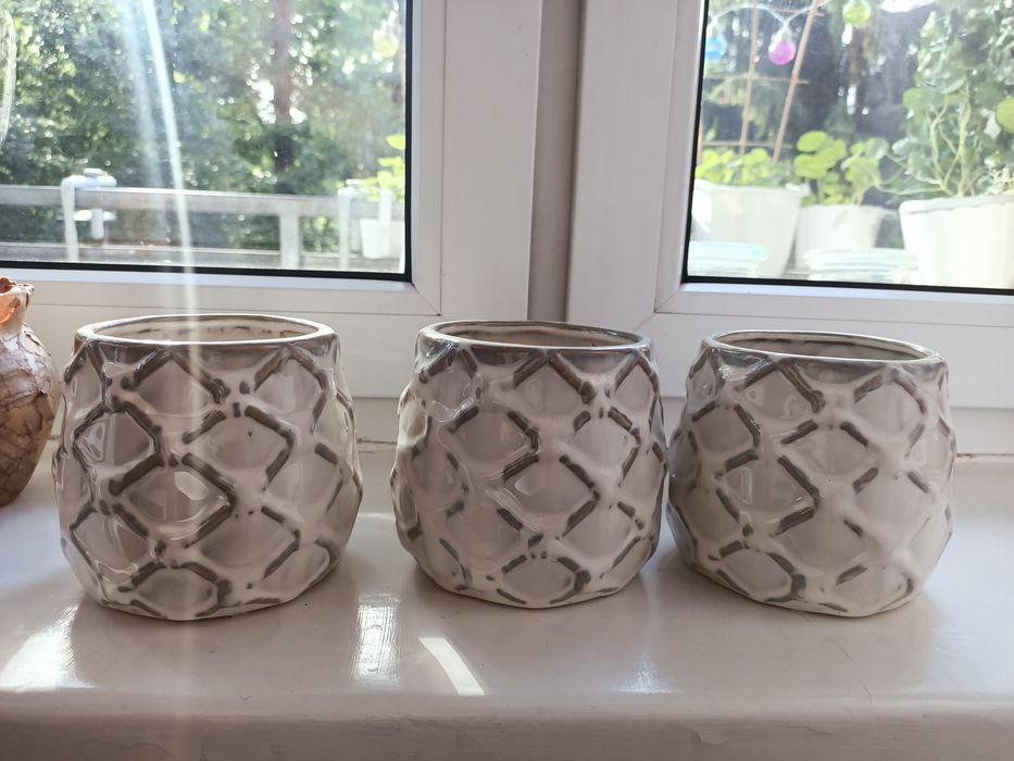 Doniczki kremowe komplet 5 ananas, kratka, szyszka