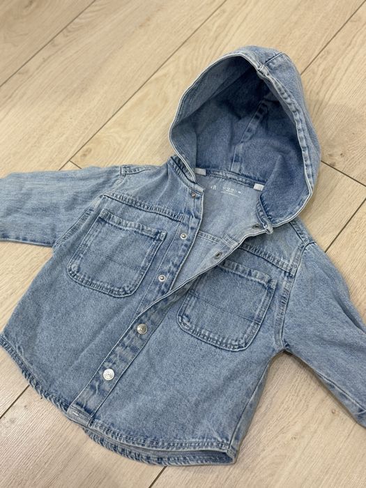Джинсова куртка Zara (86 р)з капюшоном